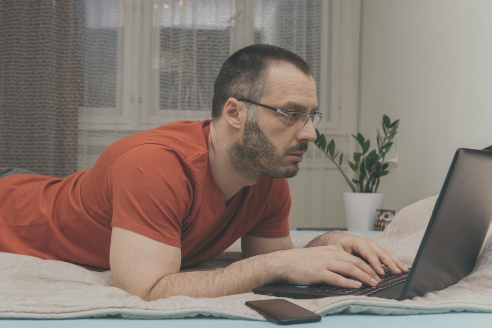 Bureau de conseil financier avec espace de travail moderne